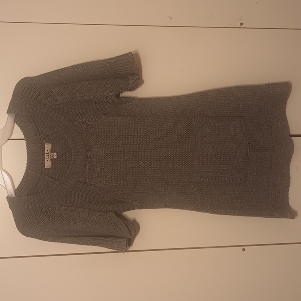 LEI Gray Front Pocket Short-Sleeved Knit Sweater